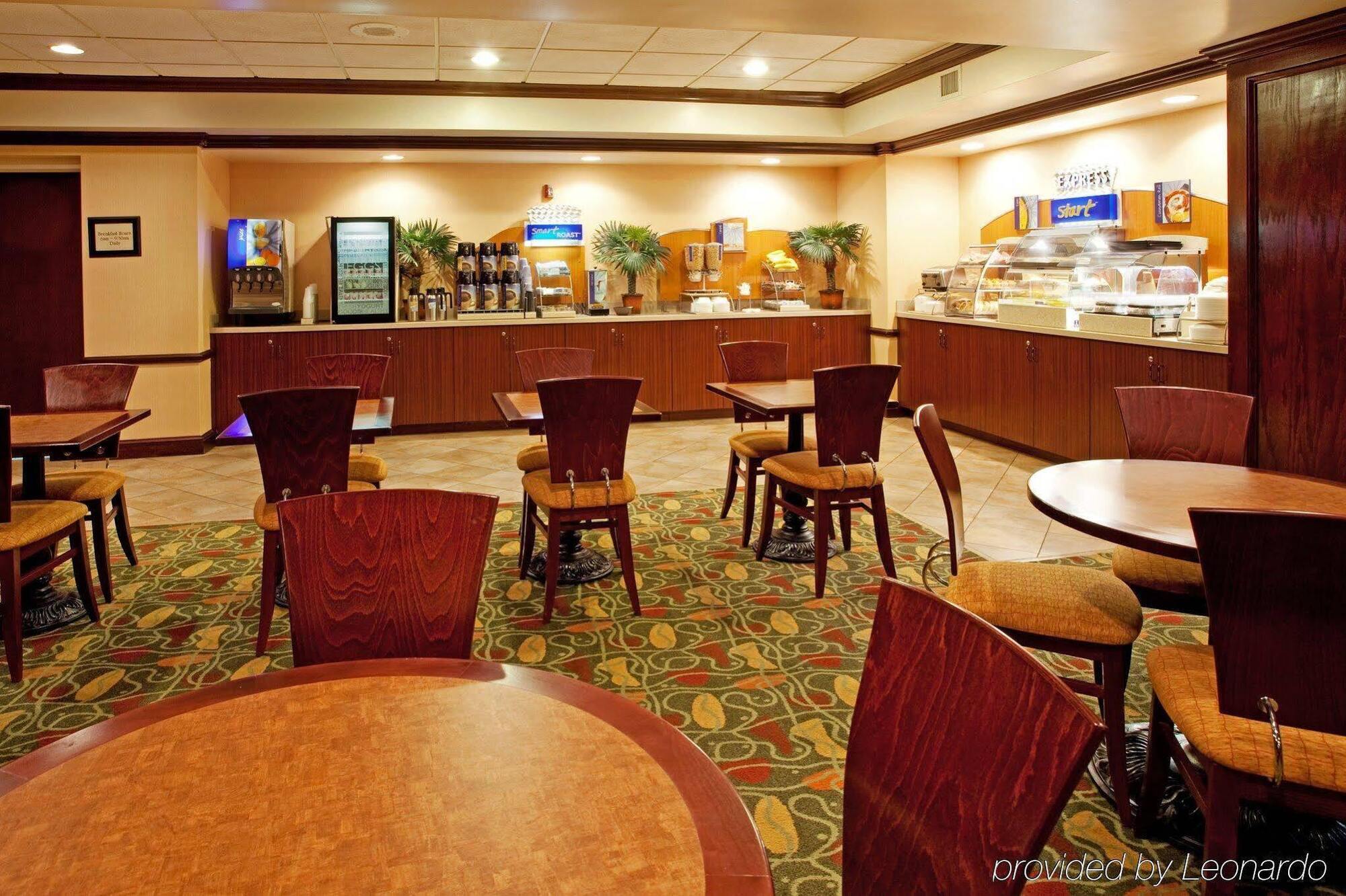 Holiday Inn Express Hotel & Suites Charleston-Ashley Phosphate By Ihg North Charleston Esterno foto